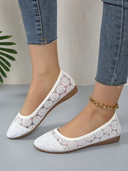 Elegant Women's Floral Lace Ballet Flats - Breathable Soft-Soled Slip-Ons for Comfort and Style