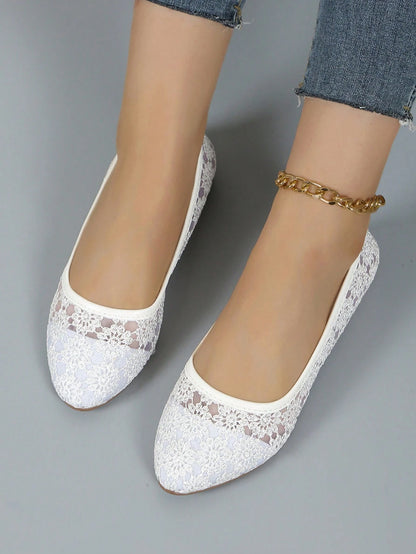 Elegant Women's Floral Lace Ballet Flats - Breathable Soft-Soled Slip-Ons for Comfort and Style