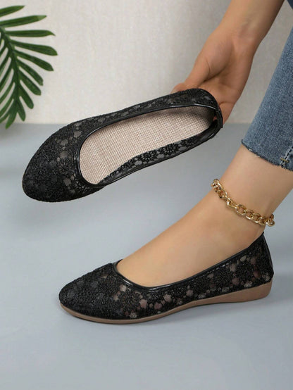 Elegant Women's Floral Lace Ballet Flats - Breathable Soft-Soled Slip-Ons for Comfort and Style