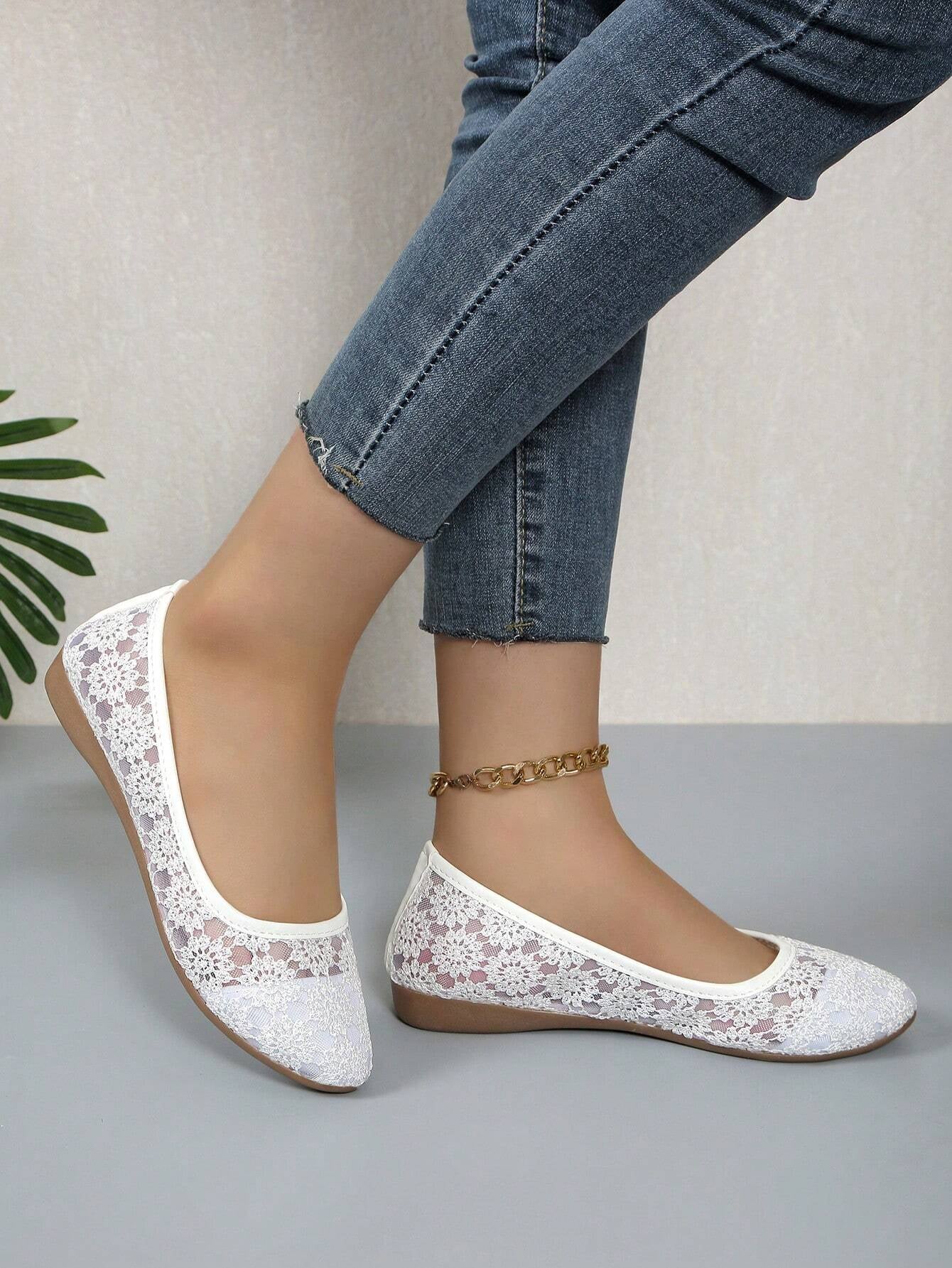 Elegant Women's Floral Lace Ballet Flats - Breathable Soft-Soled Slip-Ons for Comfort and Style