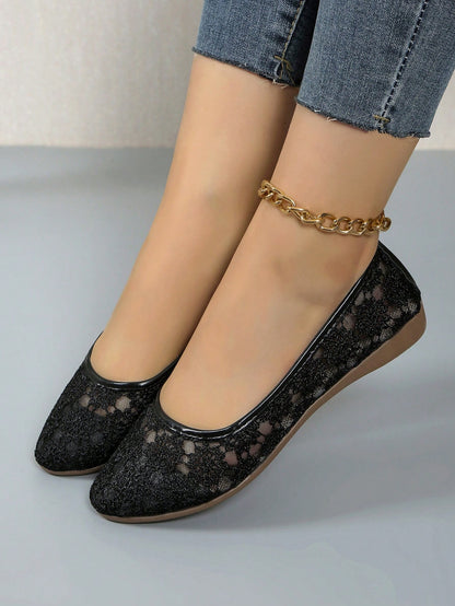 Elegant Women's Floral Lace Ballet Flats - Breathable Soft-Soled Slip-Ons for Comfort and Style